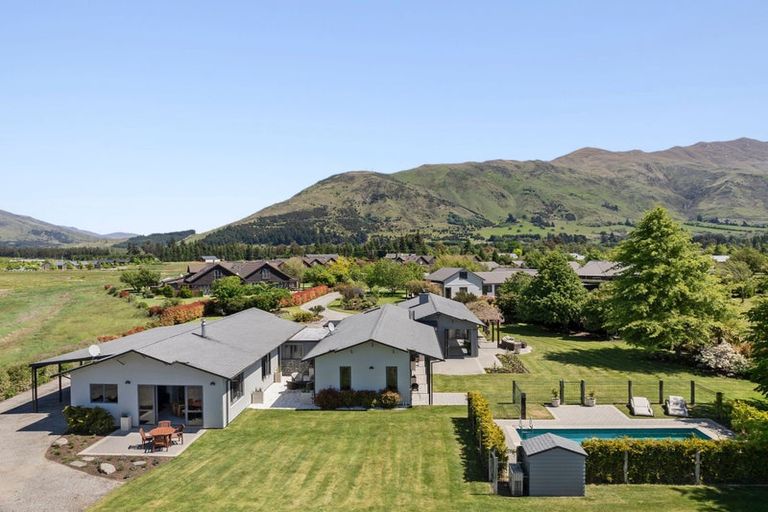 Photo of property in 5 Ironview Lane, Wanaka, 9382