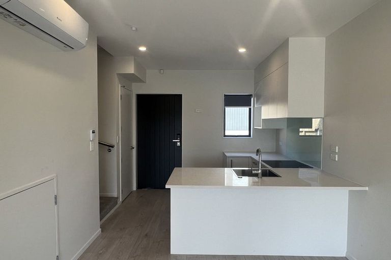 Photo of property in 2/39 Renata Crescent, Te Atatu Peninsula, Auckland, 0610
