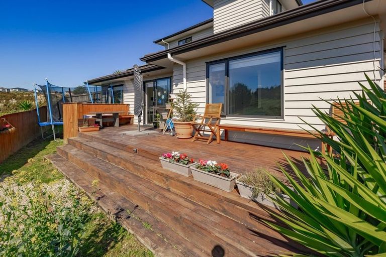 Photo of property in 121 Keri Vista Rise, Papakura, 2110