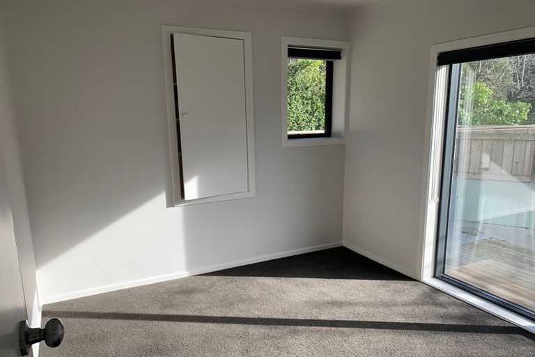 Photo of property in 66 Newlands Road, Newlands, Wellington, 6037