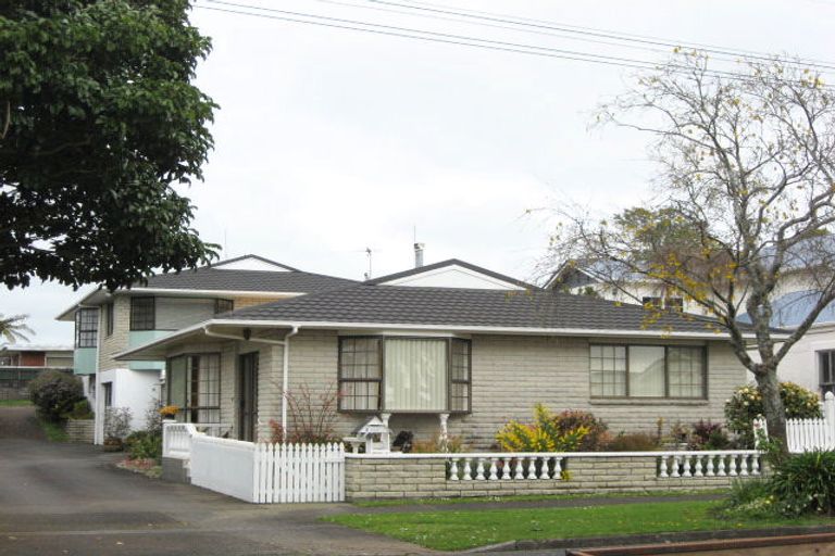 Photo of property in 5 Selwyn Street, Lower Vogeltown, New Plymouth, 4310