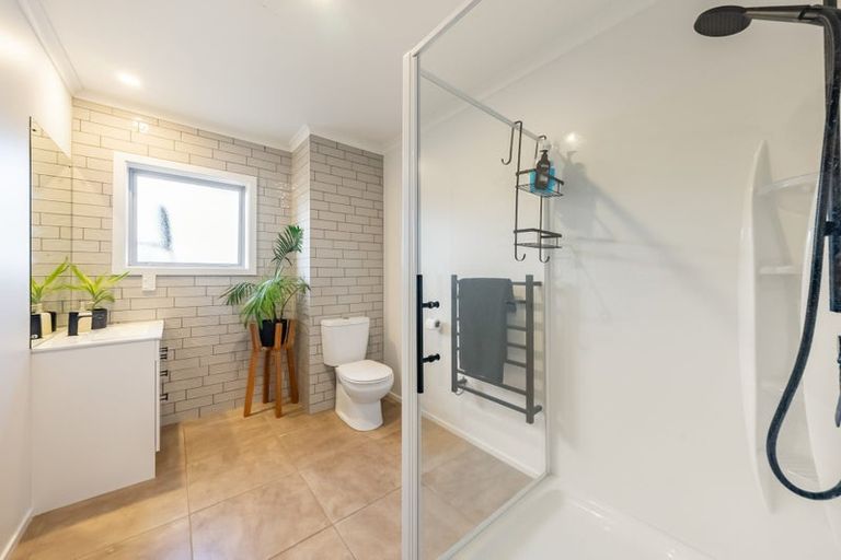 Photo of property in 17 Sumner Terrace, Aotea, Porirua, 5024