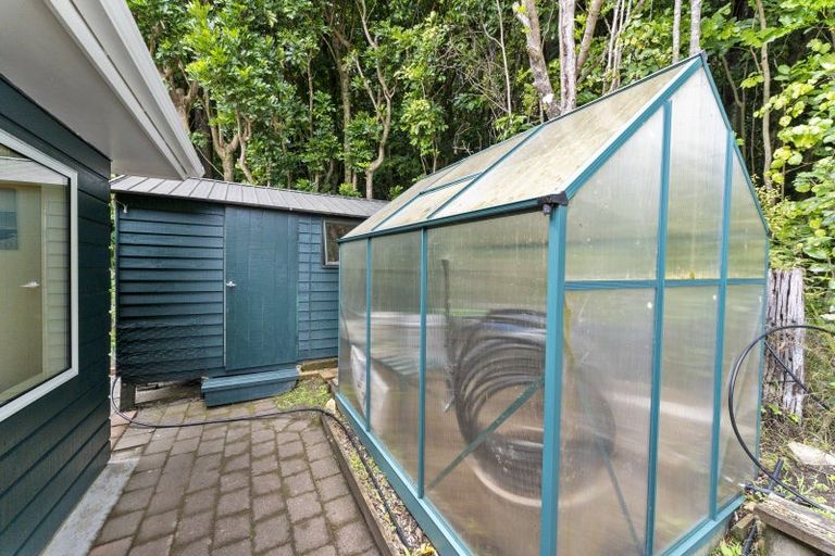 Photo of property in 15b Kakariki Grove, Waikanae, 5036