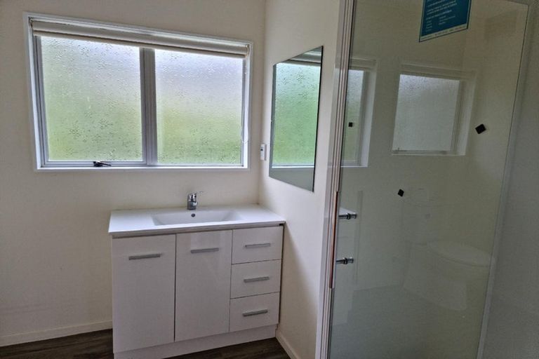 Photo of property in 15 Pokapu Street, Titirangi, Auckland, 0600