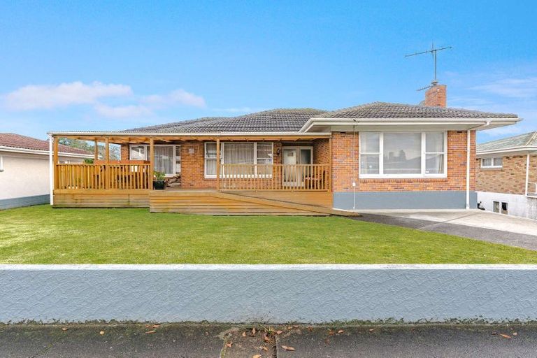 Photo of property in 70 Clevedon Road, Papakura, 2110