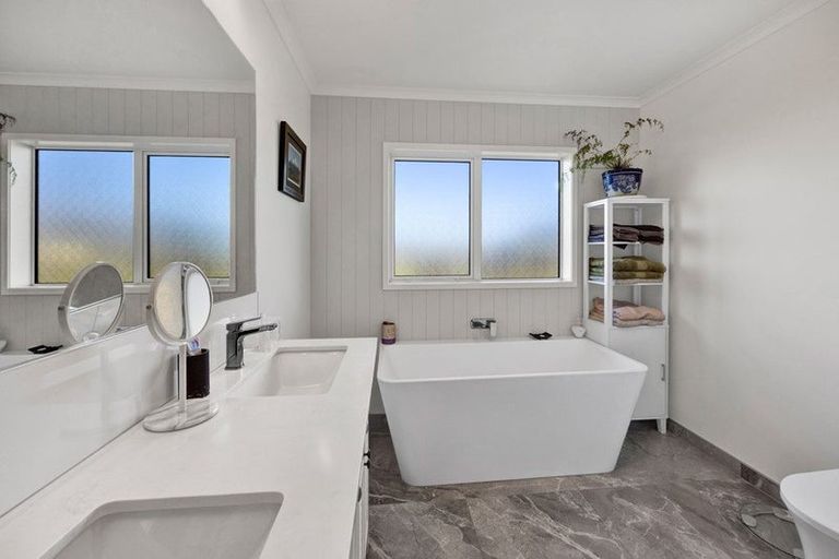 Photo of property in 60 Turangi Road, Motunui, Waitara, 4383