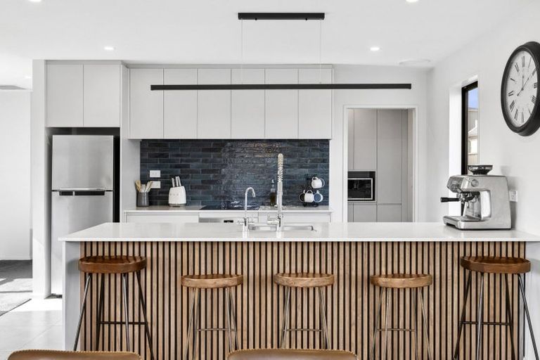 Photo of property in 37 Farrant Drive, Wanaka, 9305