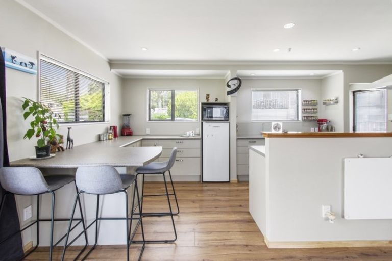 Photo of property in 19 Mellsop Avenue, Waiuku, 2123