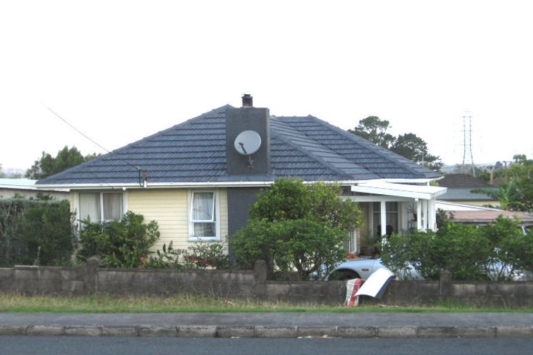Photo of property in 79 Roberts Road, Te Atatu South, Auckland, 0610