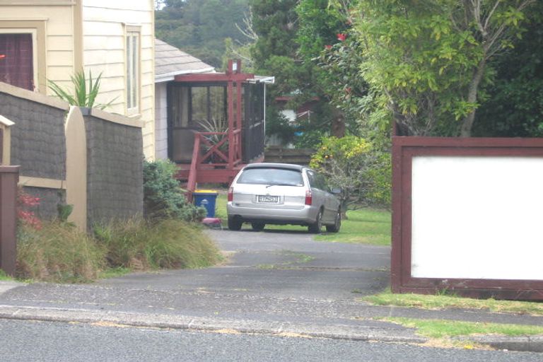 Photo of property in 2/22 Roberts Road, Glenfield, Auckland, 0629