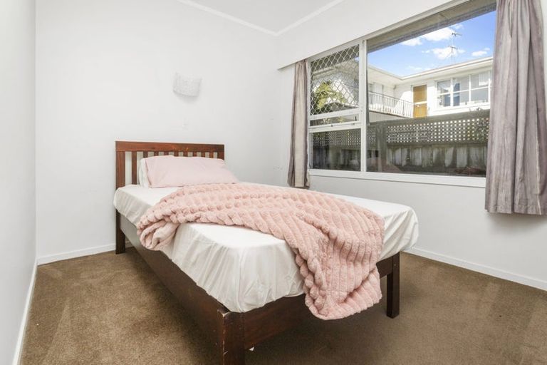 Photo of property in 69 Hepburn Road, Glendene, Auckland, 0602