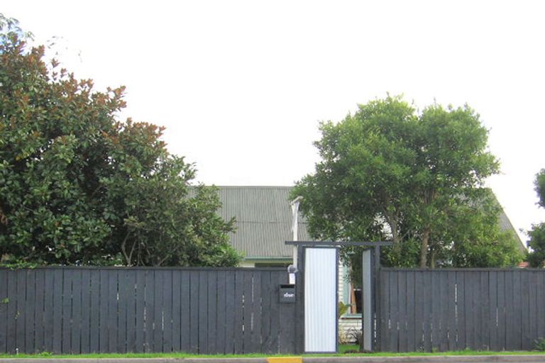 Photo of property in 11 Pleasant Road, Glen Eden, Auckland, 0602