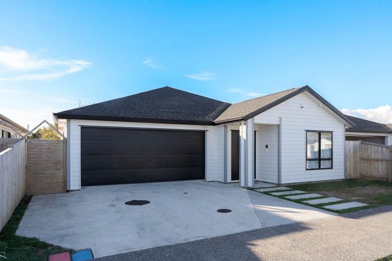 Photo of property in 3 Silver Beech Street, Takanini, 2110