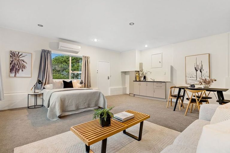 Photo of property in 42 Grenada Avenue, Forrest Hill, Auckland, 0620