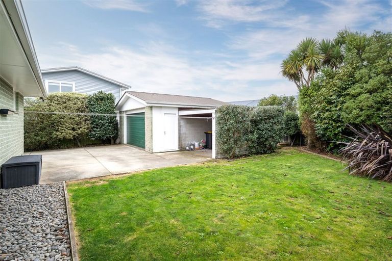 Photo of property in 16 Greenfield Place, Mairehau, Christchurch, 8052