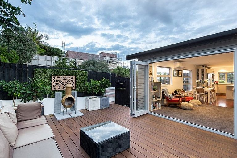 Photo of property in 18 Beulah Avenue, Rothesay Bay, Auckland, 0630