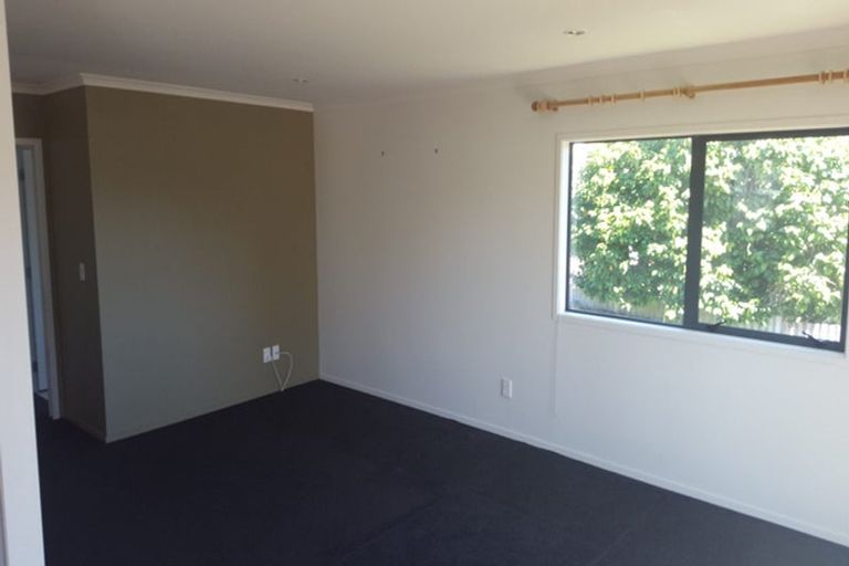 Photo of property in 18 Kiernan Place, Kelston, Auckland, 0602