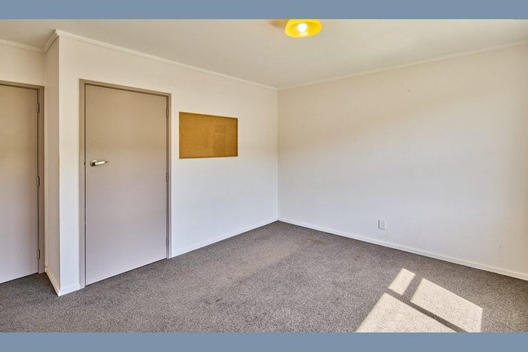 Photo of property in 17 Rembrandt Avenue, Tawa, Wellington, 5028