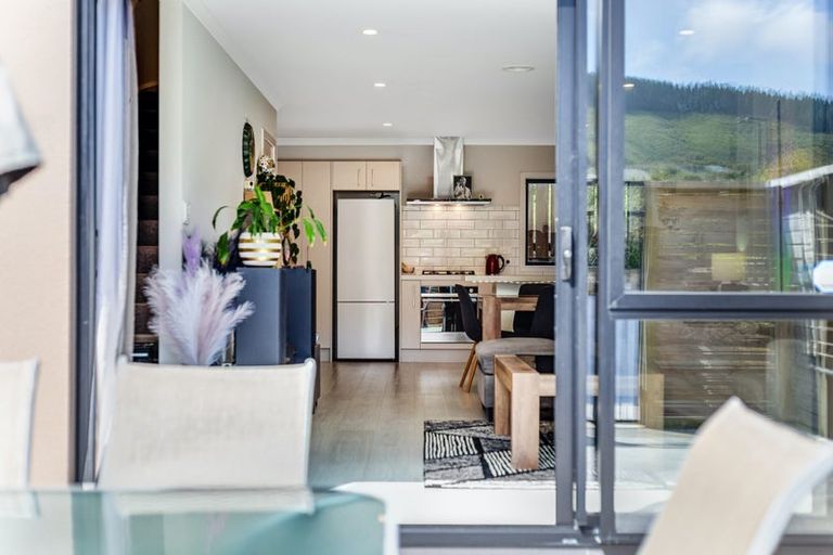 Photo of property in 9u7 Surrey Street, Tawa, Wellington, 5028