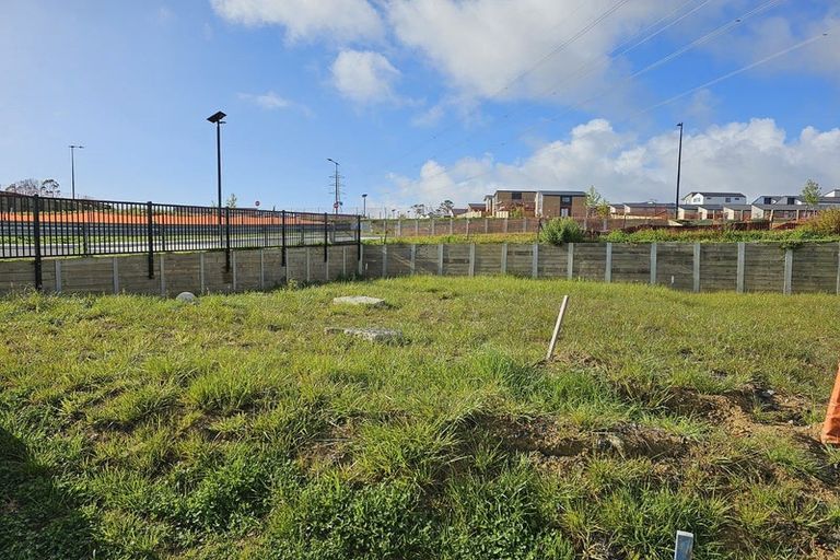 Photo of property in 9 Kotiu Place, Massey, 0614