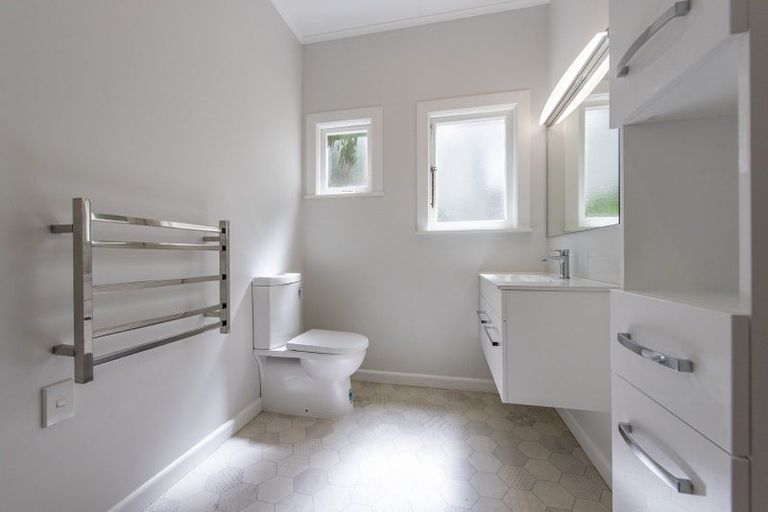 Photo of property in 1/18 Ponsonby Road, Karori, Wellington, 6012