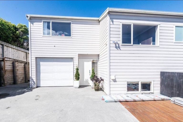 Photo of property in 40c Ruskin Road, Newlands, Wellington, 6037