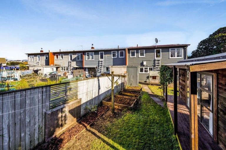 Photo of property in 10 Cook Street, Marfell, New Plymouth, 4310