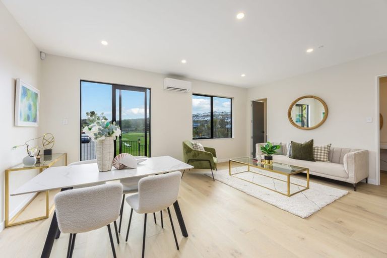 Photo of property in 128 Skulander Crescent, Orewa, 0931