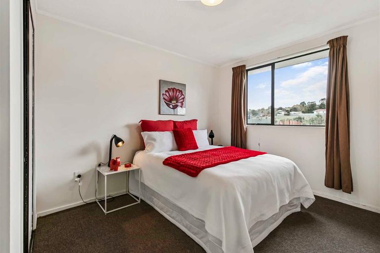 Photo of property in 2/61 Redcrest Avenue, Red Hill, Papakura, 2110