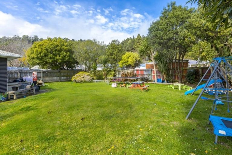 Photo of property in 6 Homedale Road, Wainuiomata, Lower Hutt, 5014