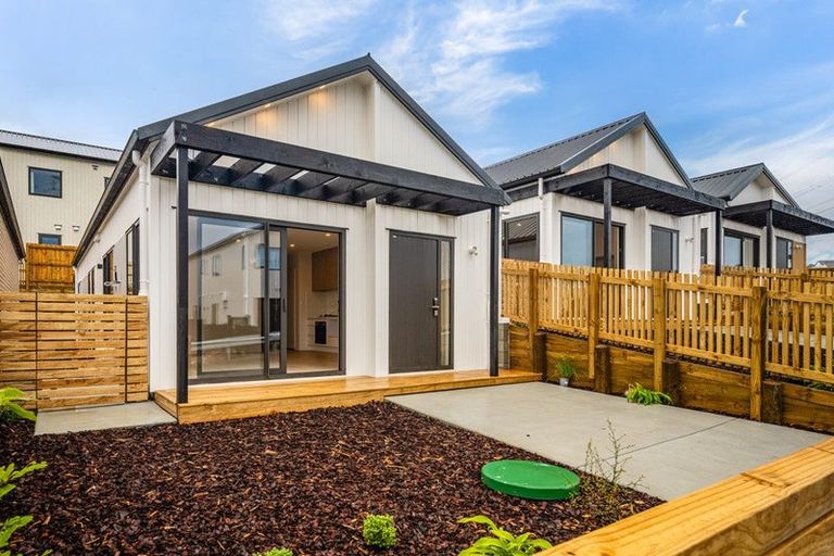 Photo of property in 7b Kotiu Place, Massey, 0614