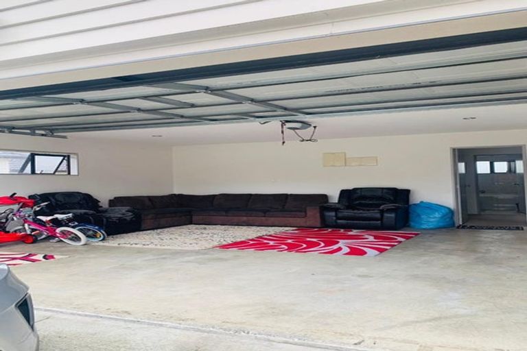 Photo of property in 10 Vino Cina Heights, Ranui, Auckland, 0612