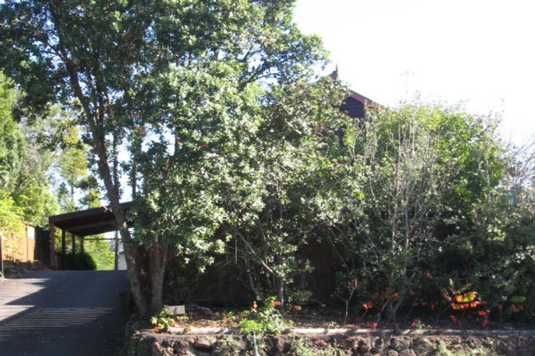 Photo of property in 76 Kaurilands Road, Titirangi, Auckland, 0604