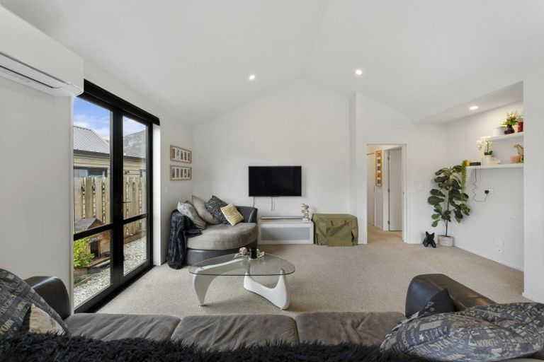 Photo of property in 22 Huxley Place, Lake Hayes, Queenstown, 9304