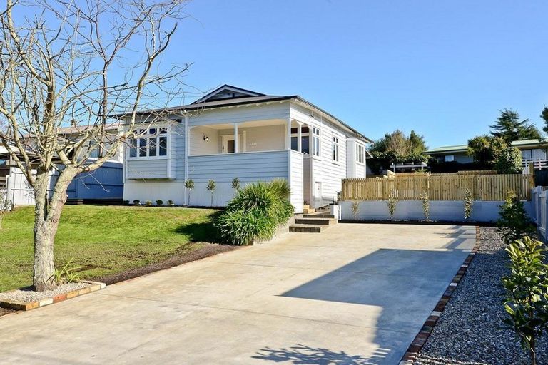 Photo of property in 11 Walsh Street, Forest Lake, Hamilton, 3200