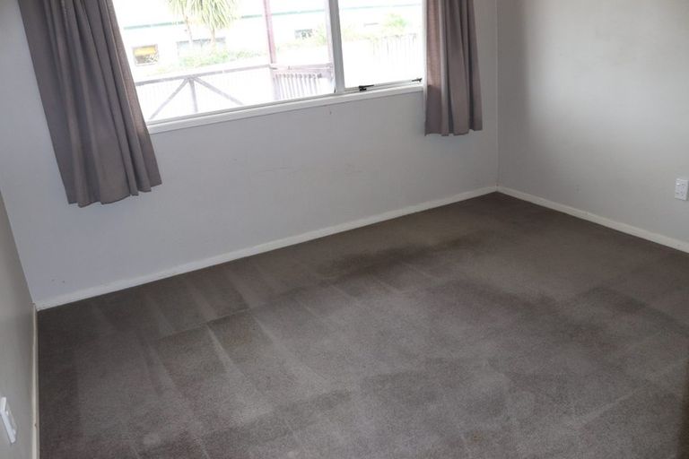 Photo of property in 2/199 Henderson Valley Road, Henderson, Auckland, 0612