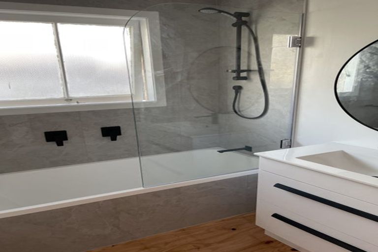 Photo of property in 35 Sandspit Road, Waiuku, 2123