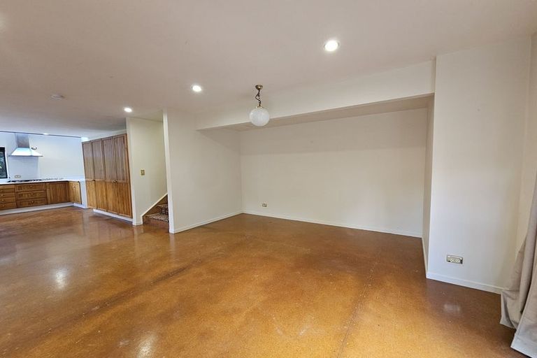 Photo of property in 52 Sunnyhaven Avenue, Beach Haven, Auckland, 0626
