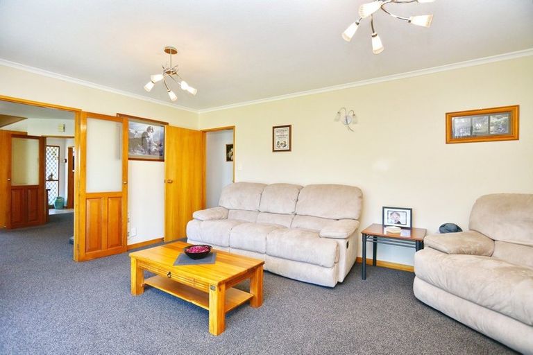 Photo of property in 11 Amdale Avenue, Broomfield, Christchurch, 8042