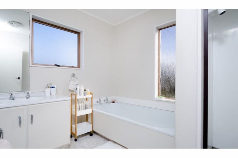 Photo of property in 4/90 Lynwood Road, New Lynn, Auckland, 0600