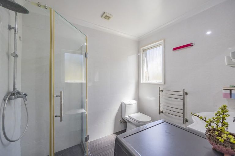 Photo of property in 22 Merriefield Avenue, Forrest Hill, Auckland, 0620