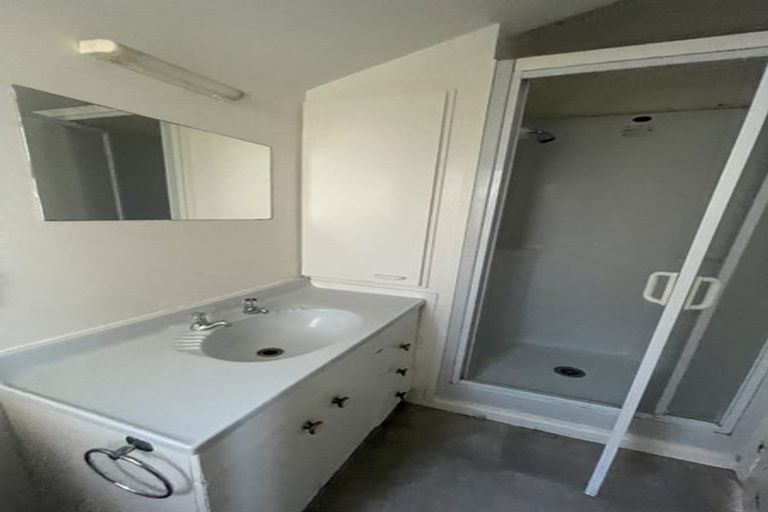 Photo of property in 51 Queen Mary Avenue, New Lynn, Auckland, 0600