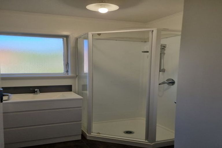 Photo of property in 12 Walpole Avenue, Hillpark, Auckland, 2102