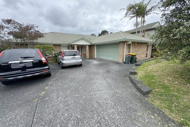 Photo of property in 6 Conacher Close, East Tamaki Heights, Auckland, 2016