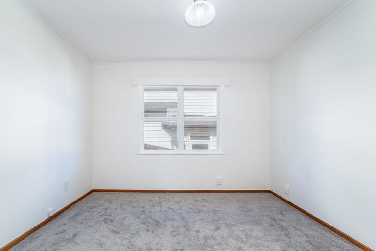 Photo of property in 4 Seaview Road, Glenfield, Auckland, 0629