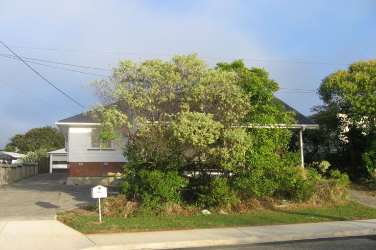 Photo of property in 2/8 Merton Avenue, Glenfield, Auckland, 0627