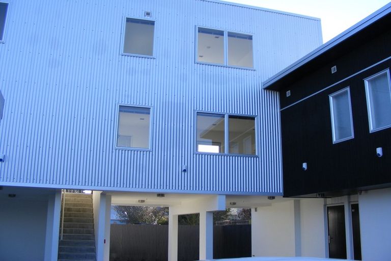 Photo of property in 4/6 Defoe Place, Waltham, Christchurch, 8023