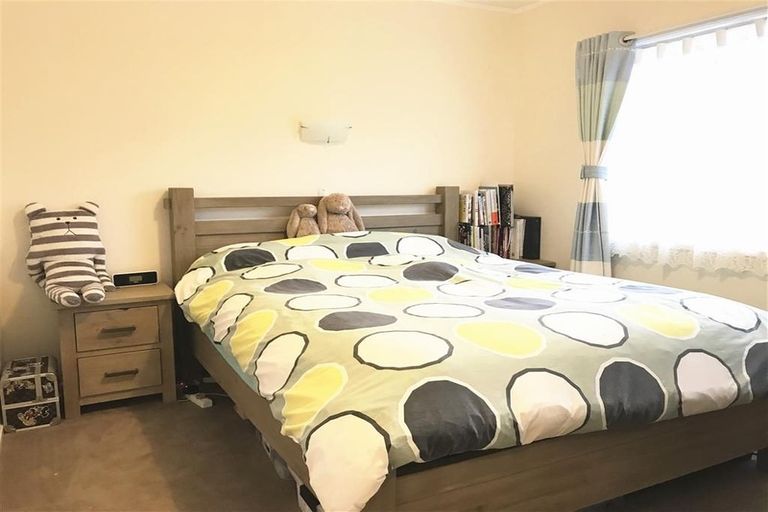 Photo of property in 2/7 Hamilton Place, Glenfield, Auckland, 0629