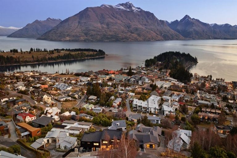 Photo of property in 10 Limerick Lane, Queenstown, 9300