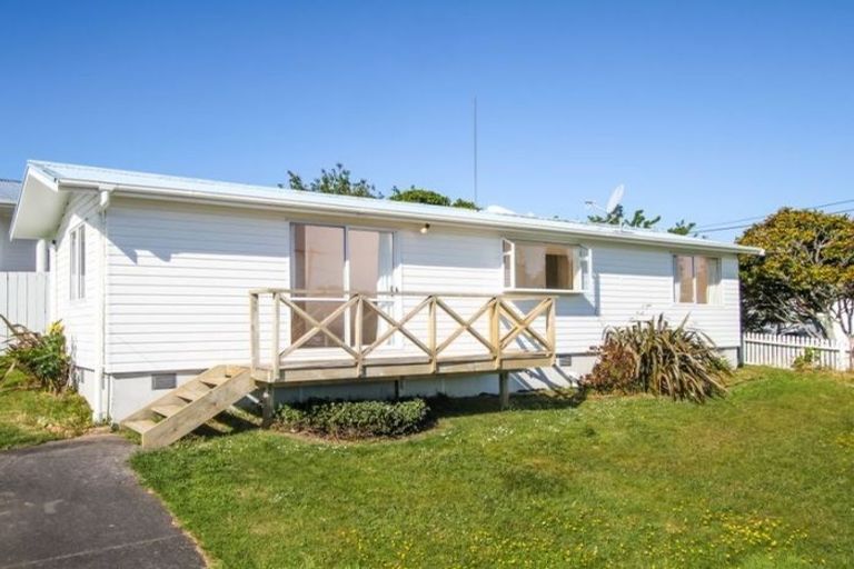 Photo of property in 15 Adriatic Avenue, Henderson, Auckland, 0612